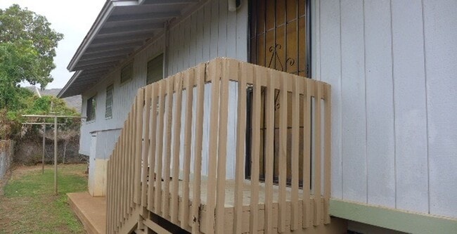 Building Photo - Three Bedroom Home