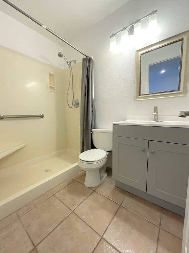 Building Photo - Foothills Location - 3 Bedroom 2 bath on cul-de-sac with Sparkling pool