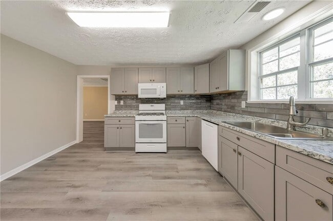 Building Photo - 3849 Dillard St