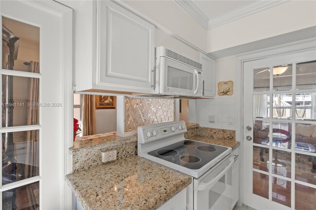 Building Photo - 800 NE 6th St