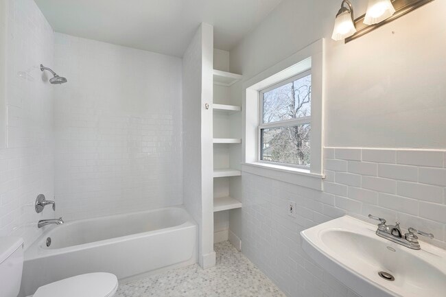 Building Photo - 3008 Amherst St