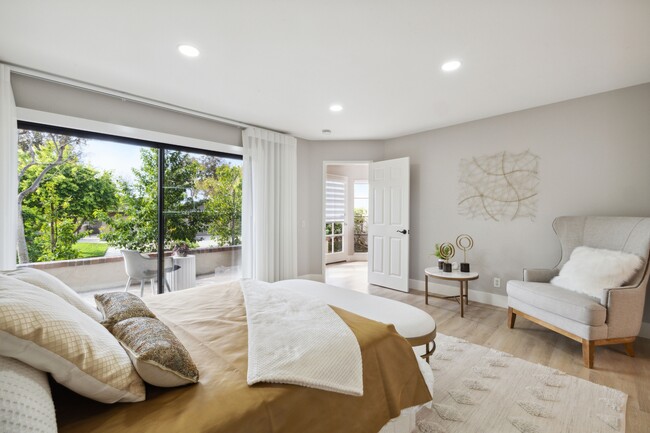 Building Photo - 25 Palos