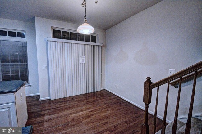 Building Photo - 3627 Madison Ln