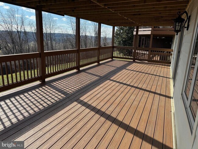 Building Photo - 327 Overlook Ln