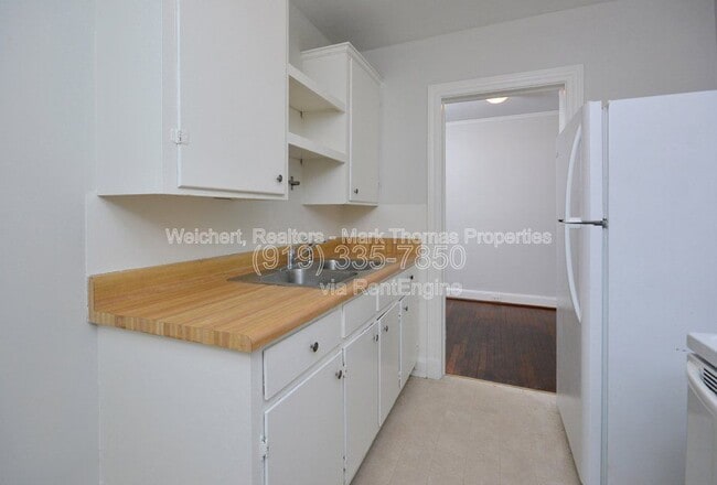 Building Photo - 2602 Vineyard St