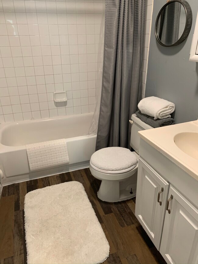 Building Photo - 205 Owen St