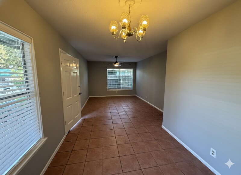 Building Photo - 558 Congress Ave