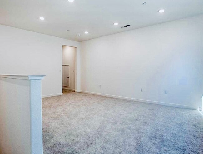 Building Photo - 5401 Spg Mountain Ln
