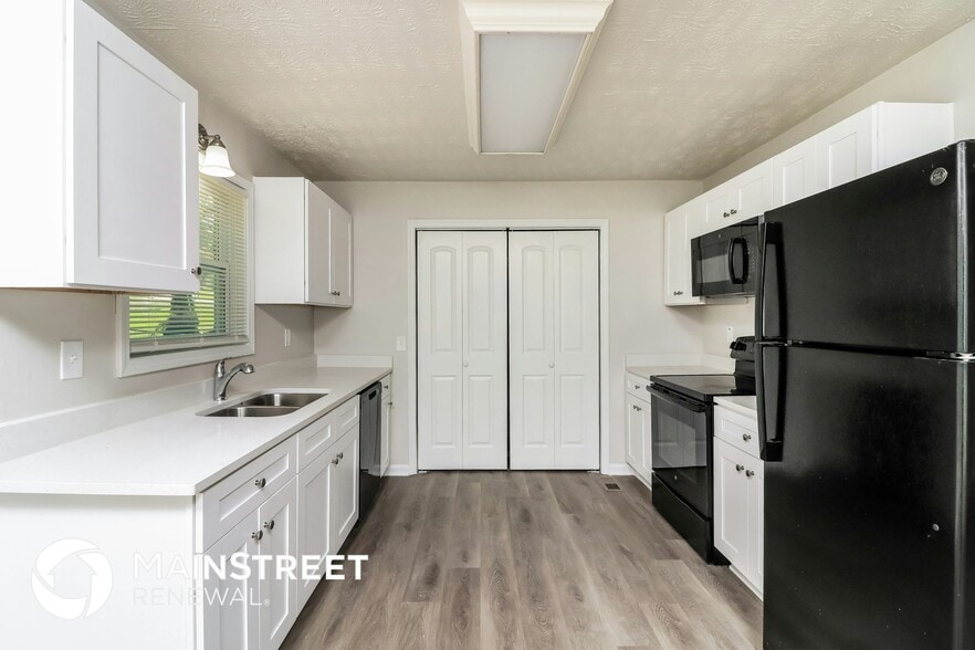 Building Photo - 3521 Stone Ridge Dr