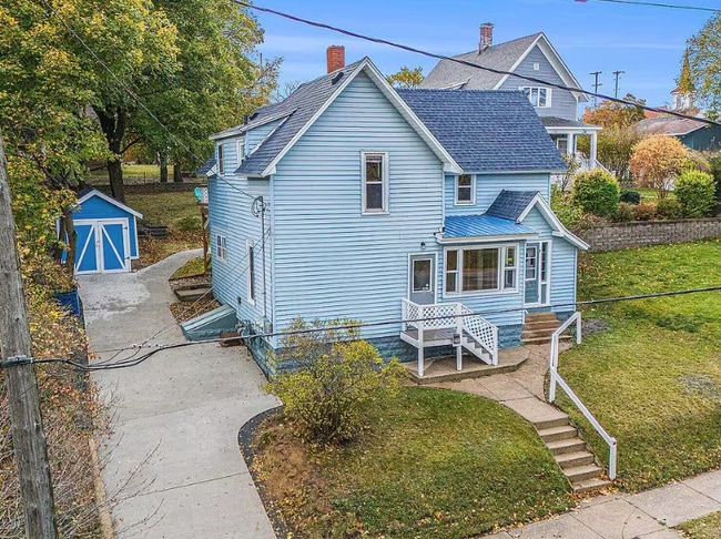 Building Photo - 295 5th St