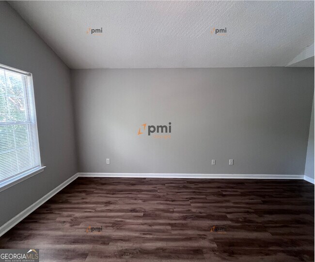 Building Photo - 9511 Rollinghills Dr