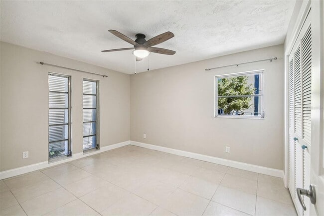 Building Photo - 5050 Porpoise Pl