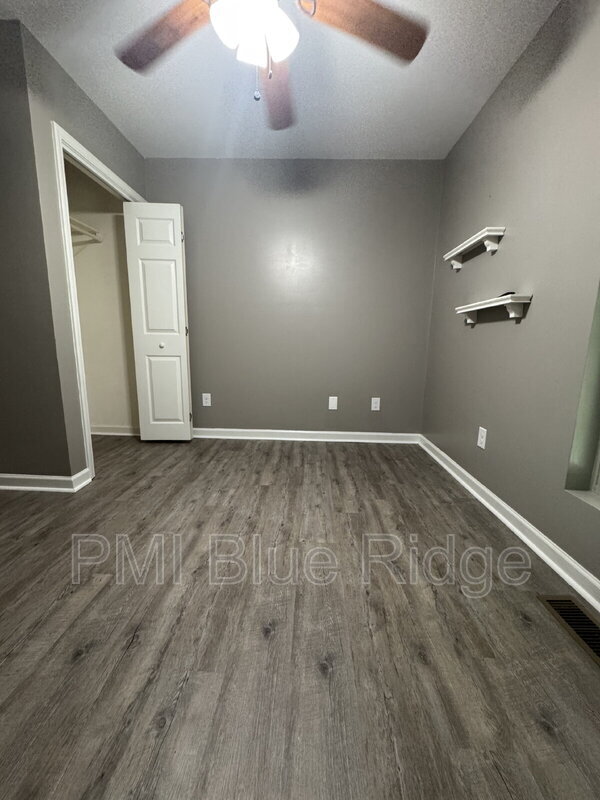 Building Photo - 46 Madison Heights Dr
