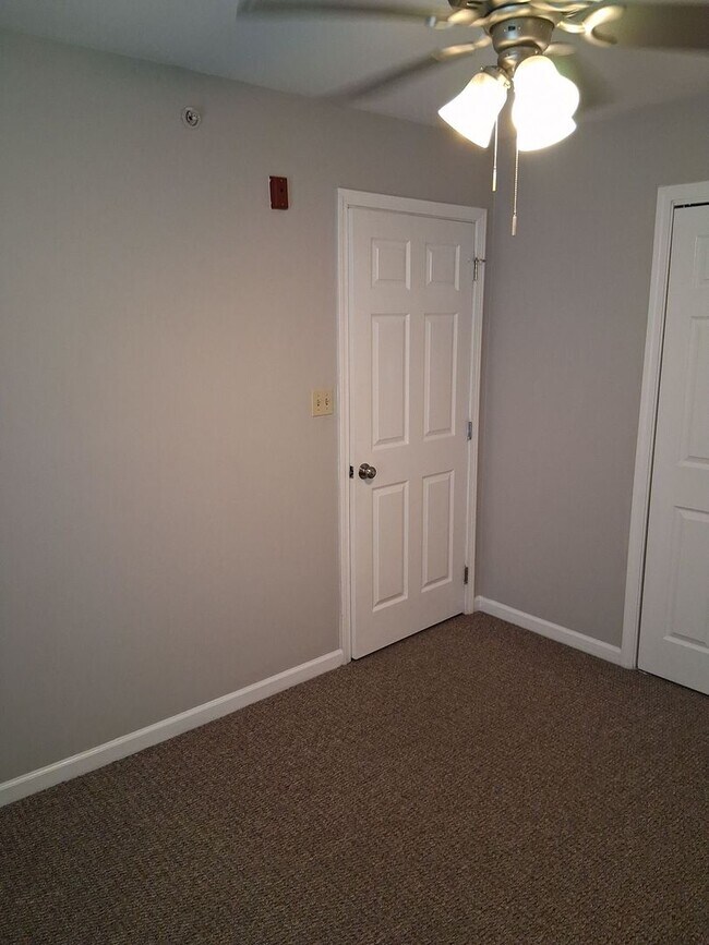 Building Photo - Laurel Station - 3BR/2BA Condo in Fort Sanders available for FALL 2026! Rent includes TWO assigne...