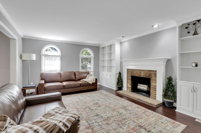 Building Photo - 955 Eastward Cir
