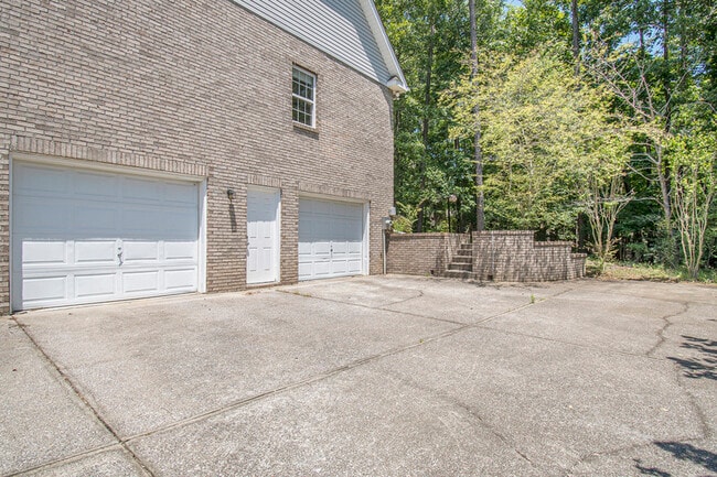 Building Photo - 4024 Oak Meadows Cove