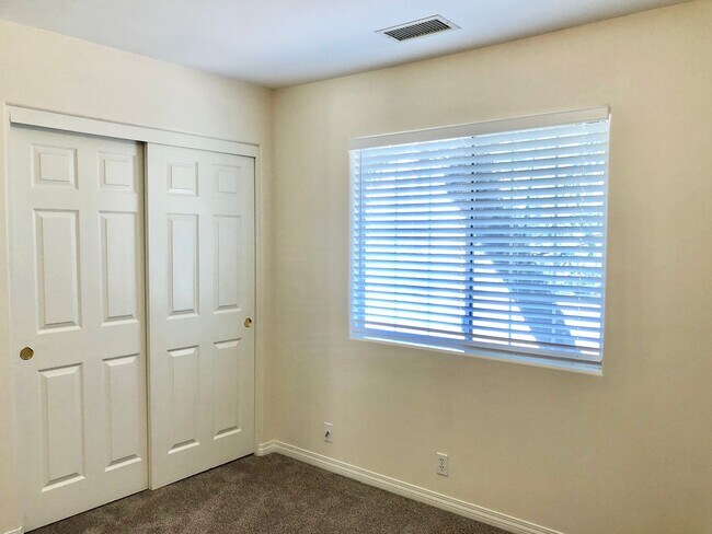 Building Photo - Light & Bright Single-Story Home in the Heart of Fallbrook, Complete with Private, Fully Fenced B...