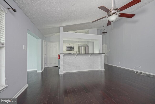 Building Photo - 84 Eldon Way