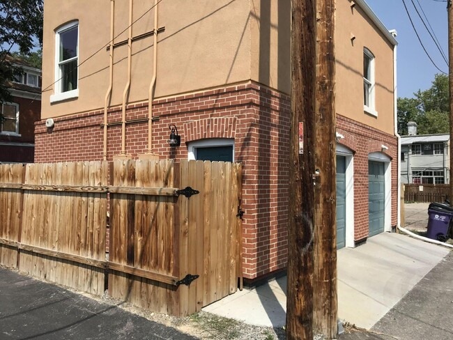 Building Photo - 1652 N Gaylord St