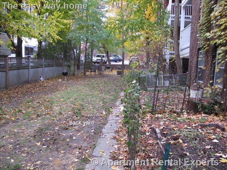 Building Photo - 14 Centre St