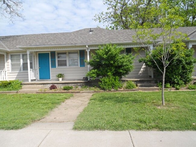 Building Photo - Updated 4 Bed, Across from KSU! Available Aug 1, 2026!