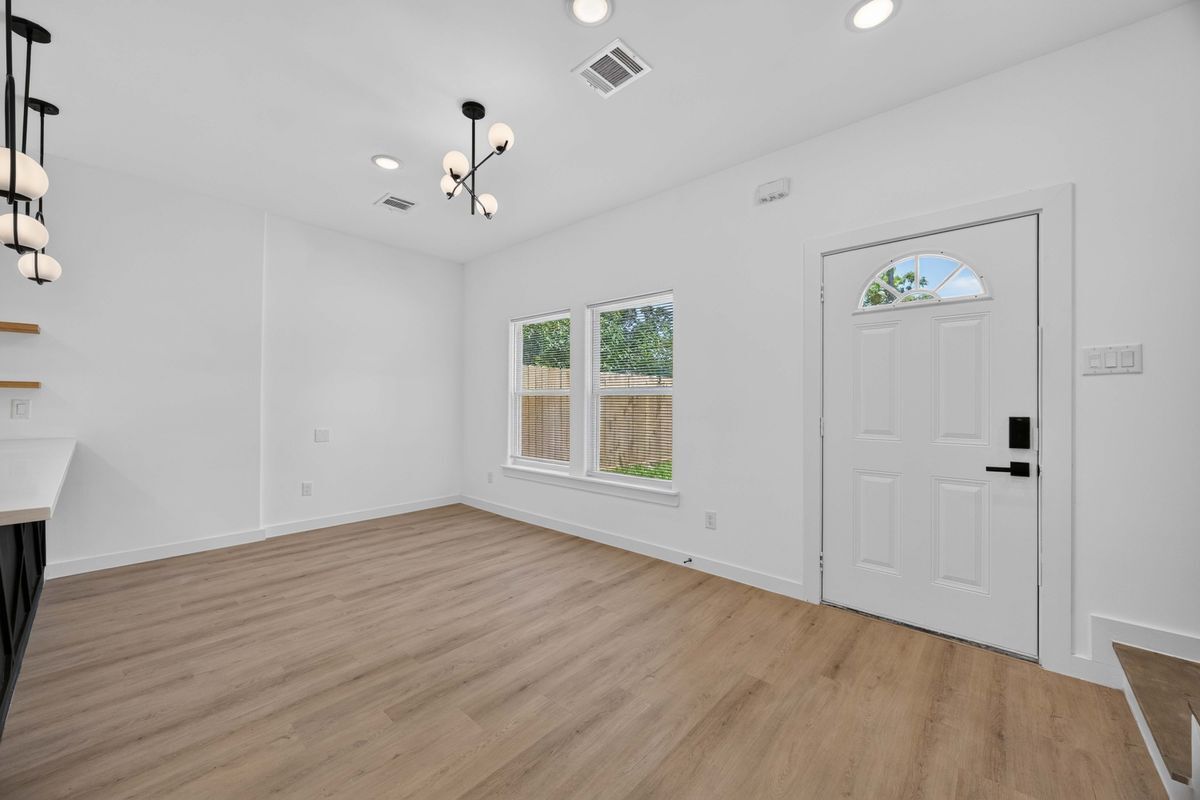 Building Photo - 8208 Sterlingshire St