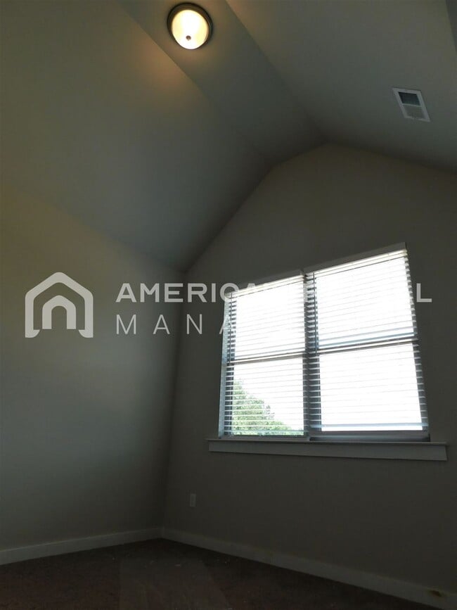 Building Photo - 7996 St.James Dr