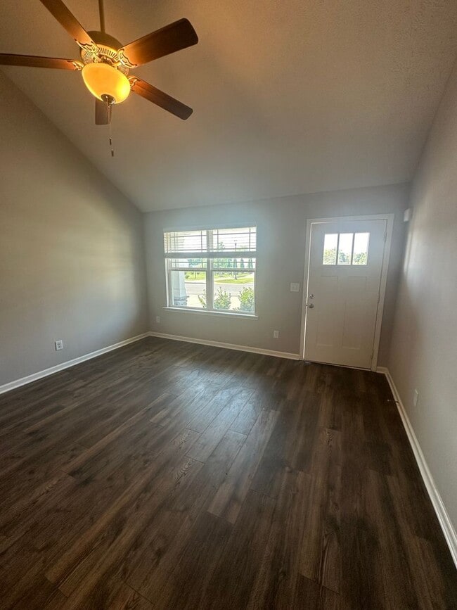 Building Photo - Beautiful 2 Bed 2.5 Bath Townhome *ZONED FOR BLACKMANS SCHOOLS*