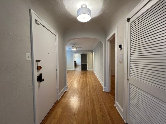 Building Photo - 6111 N Talman Ave