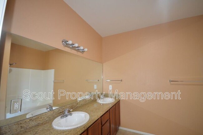 Building Photo - 13828 Luis Dr