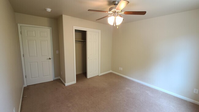 Building Photo - 807 Montclair Dr