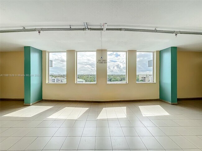 Building Photo - 1800 NW 24th Ave