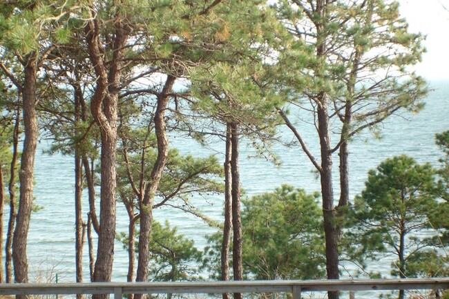 Building Photo - 32 S Beach Rd