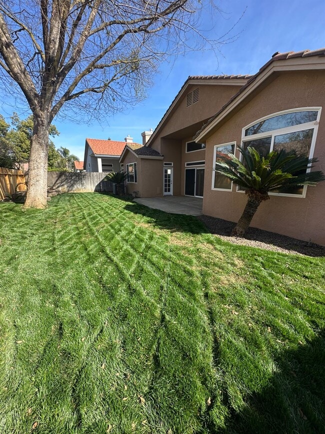 Building Photo - 7351 N Bain Ave