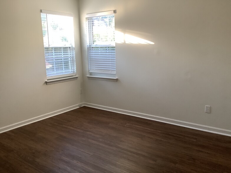 Building Photo - 3749 Sipes Ln