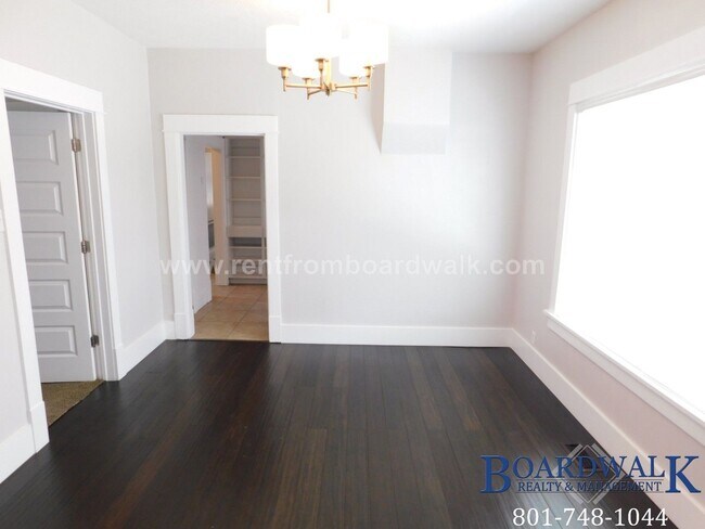 Building Photo - 657 Warnock Ave