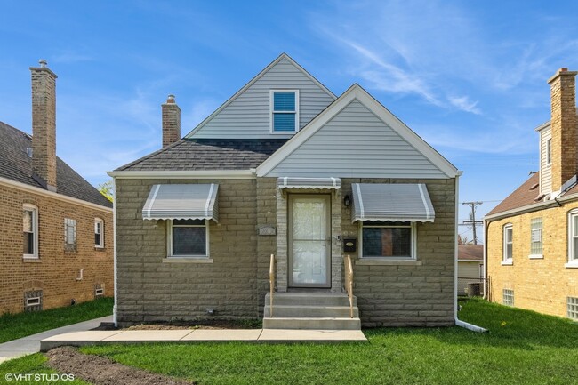 Primary Photo - 7705 W Montrose Ave