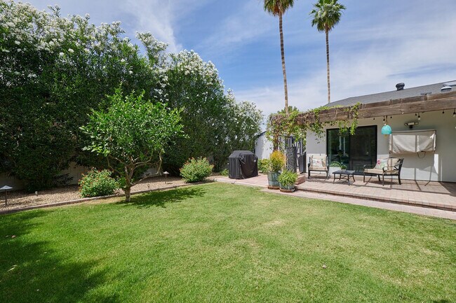 Building Photo - 8113 E Redwing Rd