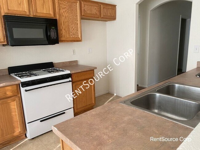 Building Photo - 34675 Pso Del Valle