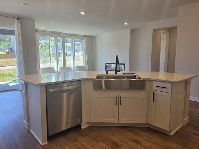 Building Photo - 3 Bedroom Plus Den Rambler in Arborwood!