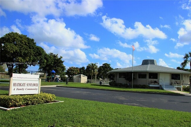 Building Photo - 7915 NW 73rd Ave