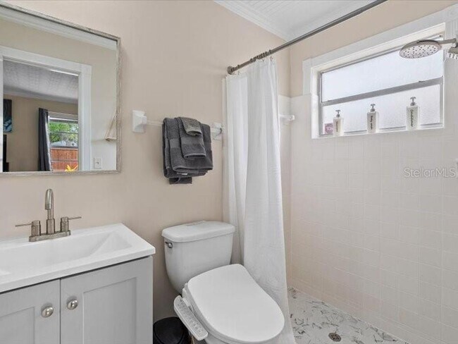 Building Photo - 2226 Fairfield Ave