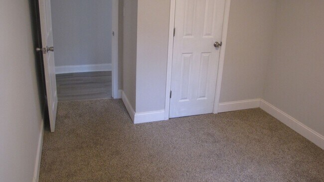 Building Photo - Charming 3 Bedroom, 1 Bathroom Home