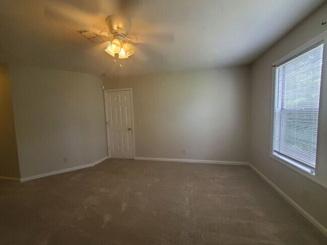Building Photo - 6821 Willowbrook Dr