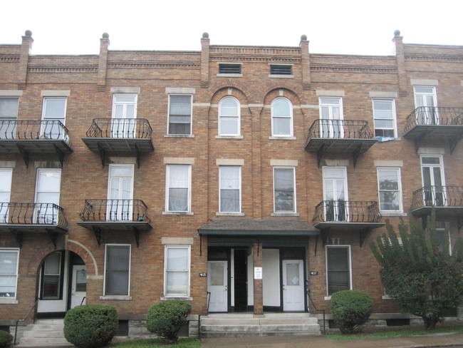 Entrances - Avery Apartments