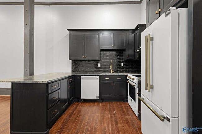 Building Photo - 719 Bank St NE