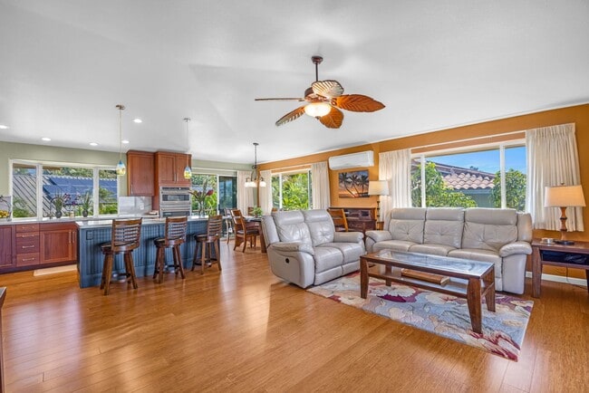 Building Photo - Single-family home with upstairs & downstairs rentals