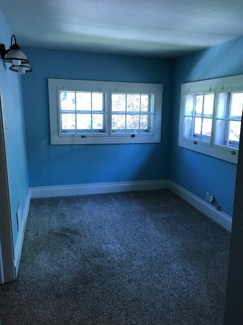 Building Photo - Vintage, Northend, Spacious Home ~ Availab...