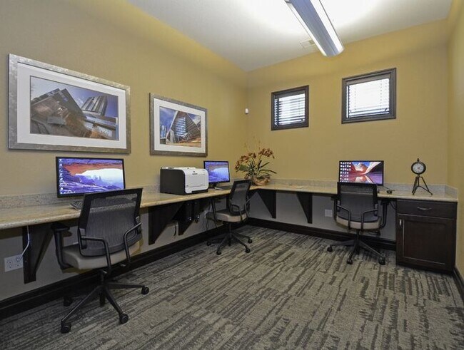 Building Photo - 11300 Farrah Ln