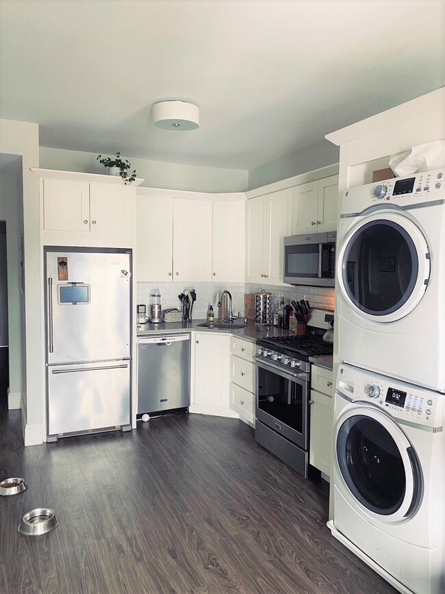 Interior Photo - 133 Paris St